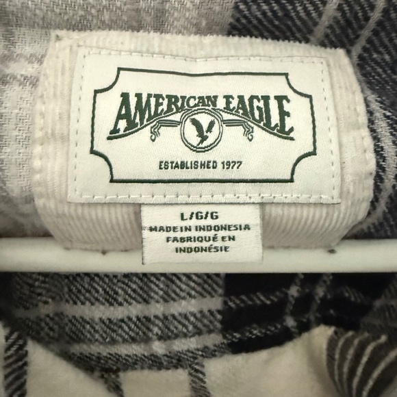 American Eagle Cozy Cropped Flannel Shirt | L | Black & White - Picture 5 of 6